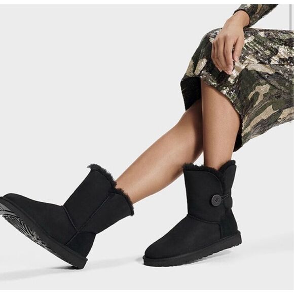 UGG BAILEY BUTTON Il water-resistant black size 9 - Picture 1 of 11